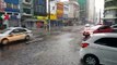 Chuvas: carros sobre a Praça Oito