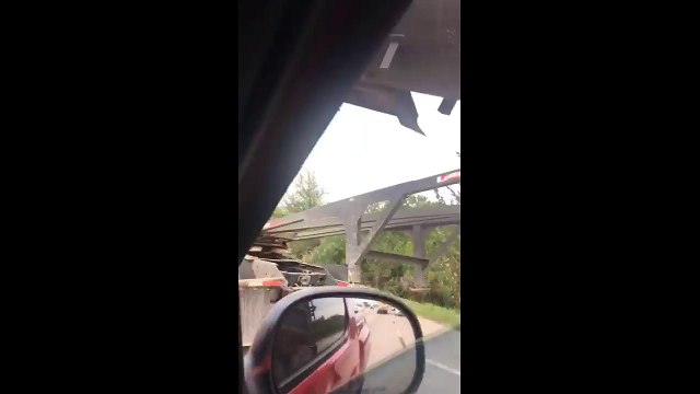 Damperi açık kalan kamyon, otoyolu birbirine kattı!