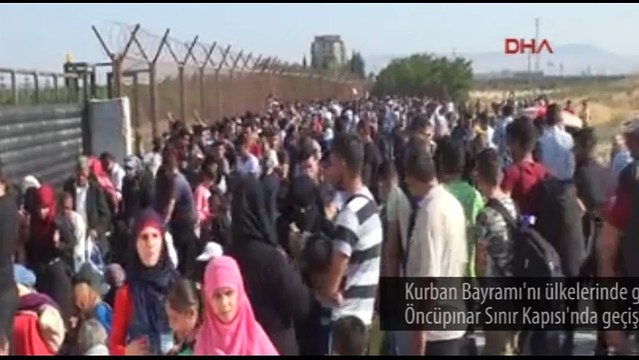 Suriyelilerin sınır kapısındaki bayram geçişinde izdiham