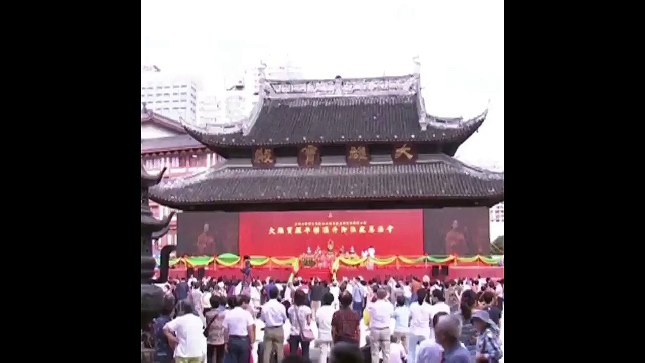 Çin'de 2 bin tonluk Budist tapınağı taşındı