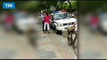Çinli polis çocuklu kadını darp etti, halk tepki gösterdi!