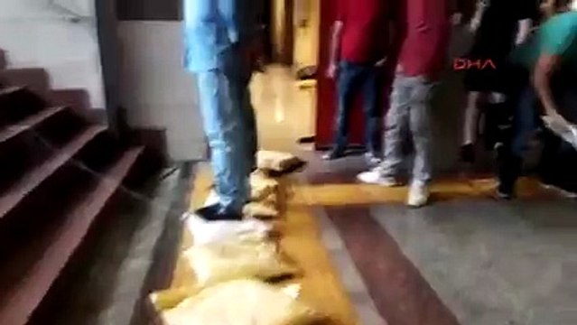 Taksim Meydanı'nda kuvvetli yağış
