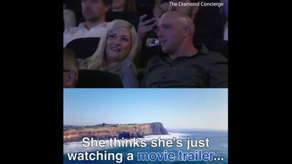 Sinema salonunda evlilik teklifi büyük yankı uyandırdı!