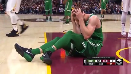 NBA&#39;de sezonun açılış maçında Gordon Hayward&#39;ın ayağı kırıldı!