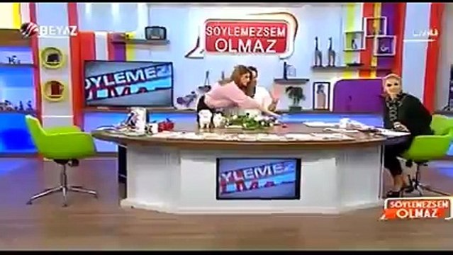 Bircan İpek, canlı yayında Nihat Doğan'ın ağzını bantladı