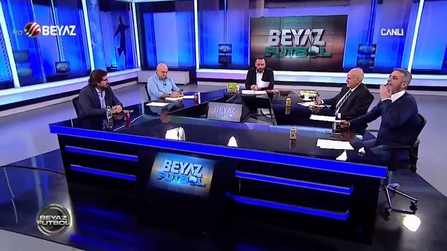 Beyaz Futbol programı yayına geç girince Ahmet Çakar böyle sinirlendi!