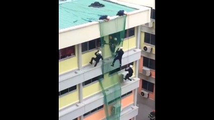 Aksiyon filmlerini aratmayan kurtarma sahnesi!