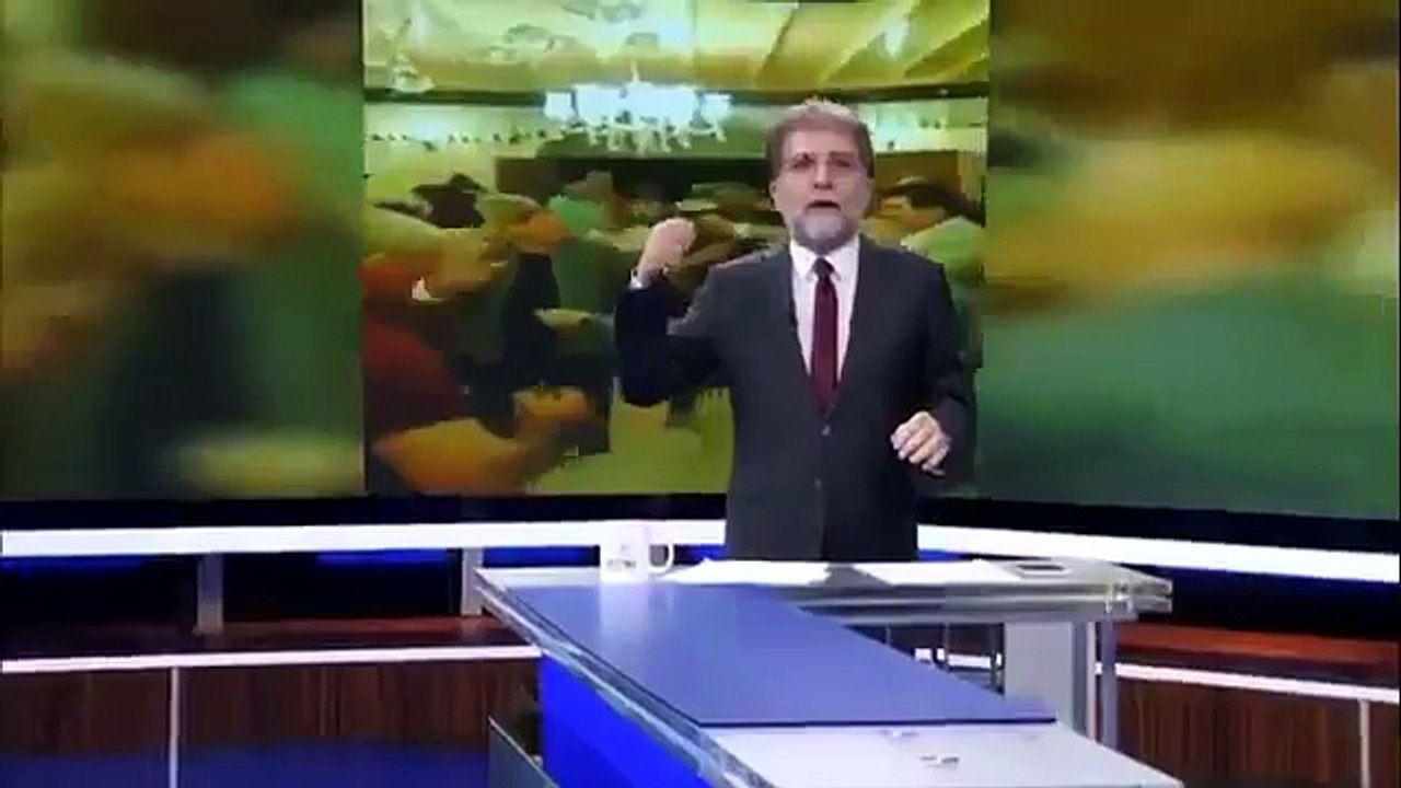 O rektör, "Tokalaşmak, ateş tutmaktan daha korkunç" dediği kadınlarla halay çekmiş...