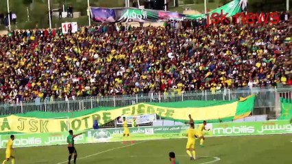 JSK-MCA : Vue des tribunes, jets de pierres entre les galeries