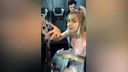 Aleyna Tilki hediye edilen oyuncak atla böyle oynadı...