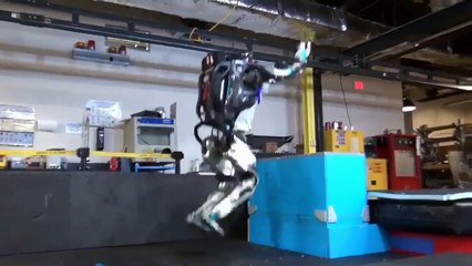 Boston Dynamics&#39;in geliştirdiği Atlas robot