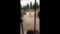 Kocaeli’de bir okul müdürü ‘ceza’ diye öğrenciyi betona oturttu