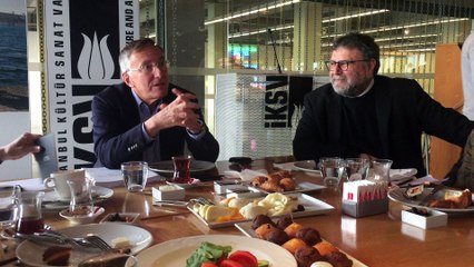 Bülent Eczacıbaşı&#39;ndan bienal eleştirisine &#39;şehzade&#39; fıkrası