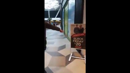 &#39;Kara Cuma&#39;yı protesto etti: Bu milletin değerlerine kimse küfür edemez, bunu kaldırın!