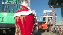 Noel Baba, Kırım'ı ziyaret etmek için yeni köprüyü kullandı