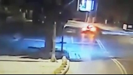 Burak Yılmaz&#39;ın ölümden döndüğü kaza güvenlik kamerasında