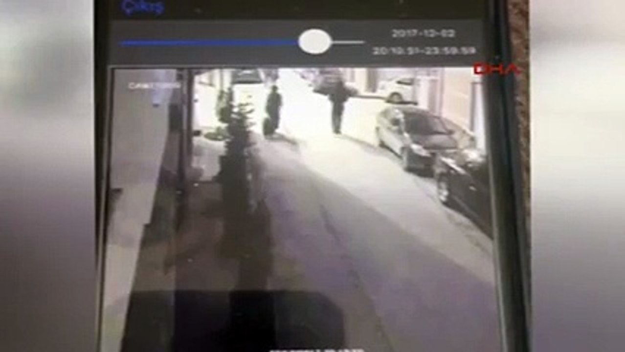 Önce otomobille çarptılar, sonra bıçak ve sopalarla saldırdılar!