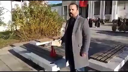 MHP&#39;li belediye meclis üyesi, ABD ve İsrail&#39;e Kudüs protestosunda iPhone&#39;unu kırdı