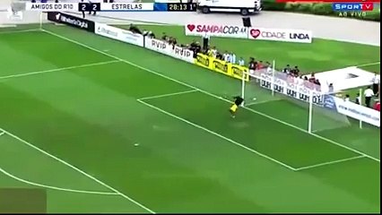 Efsaneler maçında Higuita kurtarışı