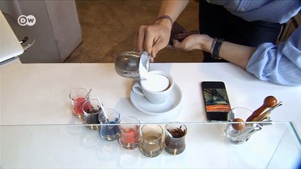 Onun tuvali bir fincan kahve...