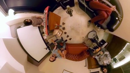 Flört’ten ‘Bambaşka’ albümüne yeni klip: Hasret