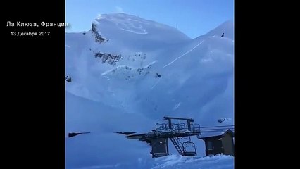 Çığ düşerken kameraya çekti...