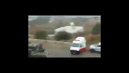 İsrail askerleri, yaralı Filistinli gençleri ambulanstan çıkarıp gözaltına aldı