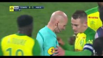 Nantes- PSG maçında hakem, futbolcuya önce tekme attı, sonra kırmızı kart gösterdi