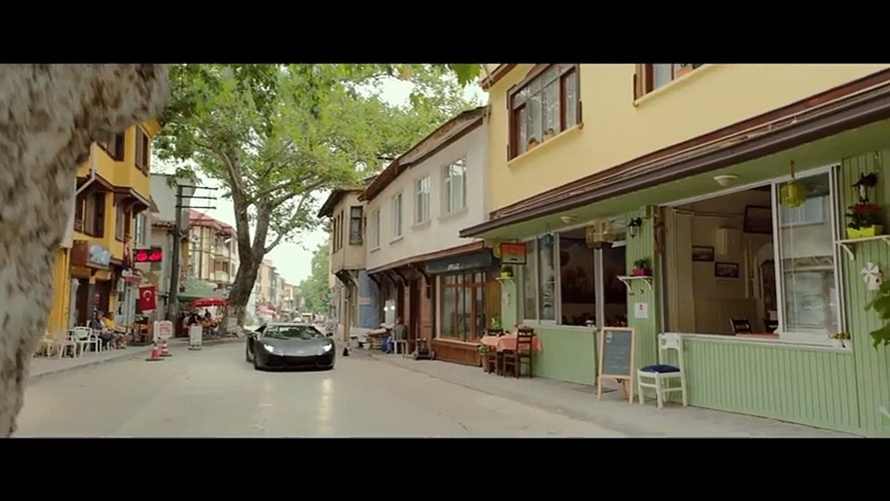 Ahmet Kural ve Murat Cemcir'in yeni filmi 'Ailecek Şaşkınız'dan ilk fragman