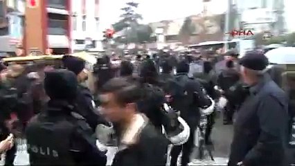 Kadıköy&#39;de Afrin harekâtı protestosuna polis müdahale etti