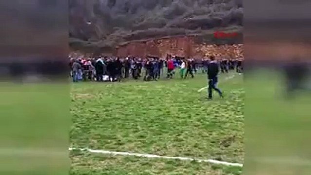 Amatör küme maçında saha karıştı, iki futbolcu hastanelik oldu