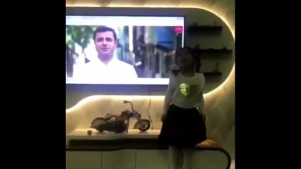 Selahattin Demirtaş&#39;ın kızı babası için şiir okudu