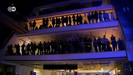 Buzdan yapılmış çelloyla, iklim değişikliğine dikkat çekmek için konser veriyor