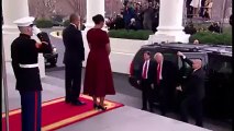 Michelle Obama, Beyaz Saray'daki törende Trump'ın hediyesine memnuniyetsiz bakışıyla gündeme geldi