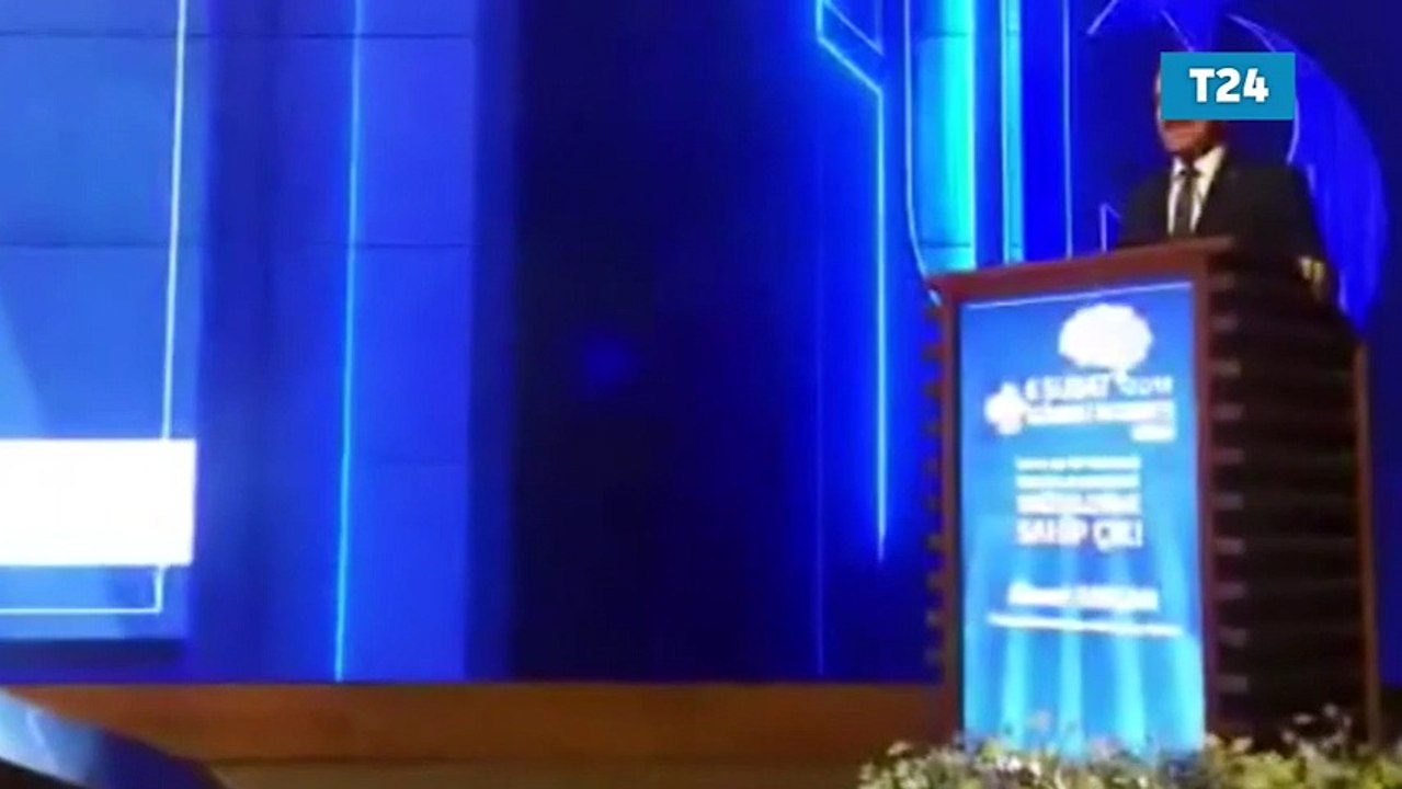 Robot, Bakan Arslan'ı uyardı: Yavaş konuş, ne diyorsun anlamıyorum...