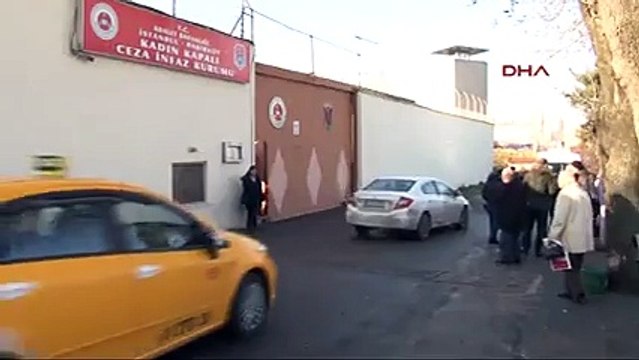 Şov yapıyor denilen Seren Serengil cezaevinden çıktı