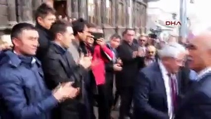 MHP&#39;den istifa eden belediye başkanını alkışlarla karşıladılar