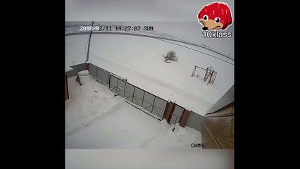 Rusya'da 71 kişiyi taşıyan yolcu uçağının düştüğü anlar kameraya yansıdı