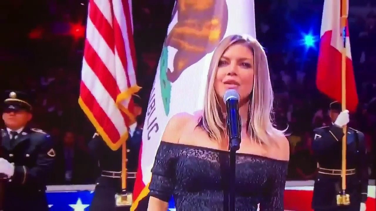 NBA'in All-Star maçına ünlü şarkıcı Fergie'nin milli marş yorumu, sosyal medyada ti'ye alındı