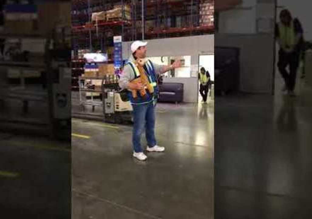 Toys 'R' Us Boss Makes an Inspiring Farewell Speech on His Team's Last Day