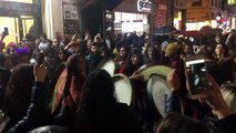 Binlerce kadın Feminist Gece Yürüyüşü için Taksim'de bir araya geldi