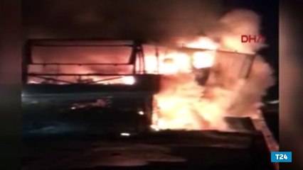 Yolcu otobüsü TIR&#39;a çarptı; 10 ölü, 18 yaralı