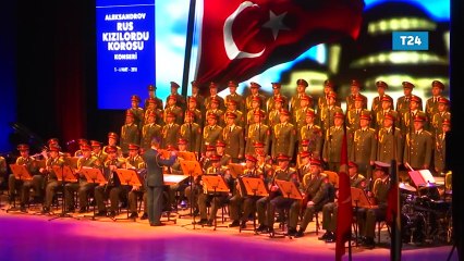 Kızıl Ordu Korosu 90. yılında İstanbul&#39;da konser verdi