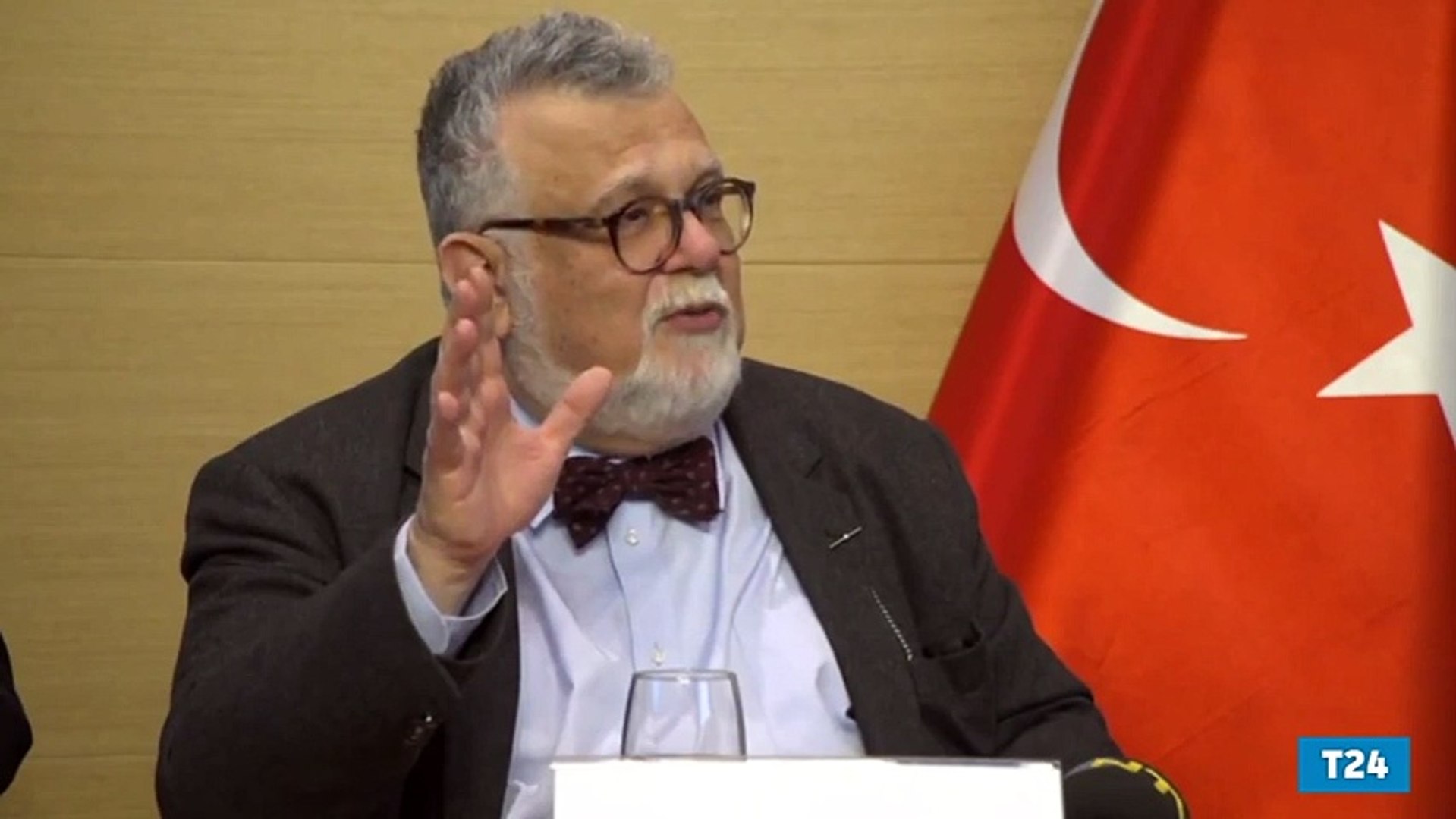 Prof. Dr. Celal Şengör: Kanuni Sultan Süleyman salağın tekiydi -  Dailymotion Video