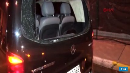 Küçükçekmece'de Uber aracına ateş açıldı