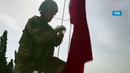 Afrin şehir merkezine Türk bayrağı asıldı