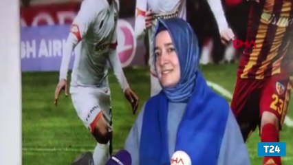 Bakan Kaya, Kayseri&#39;de hakem ve futbolculara mavi atkı taktı