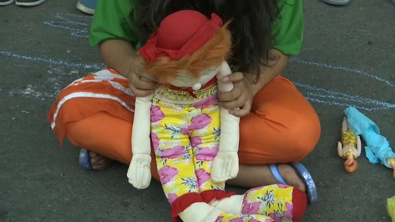 Tödliche Vergewaltigung: 8 Angeklagte plädieren nicht schuldig