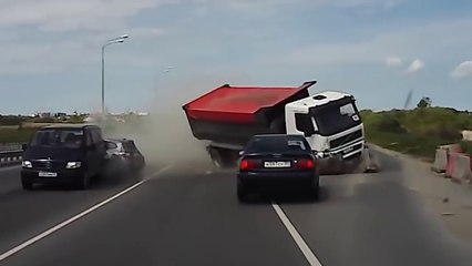 Excellent examples of incorrect driving and inattention. part 3