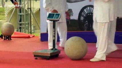 Tai chi master creates world record for carrying heaviest load on gut